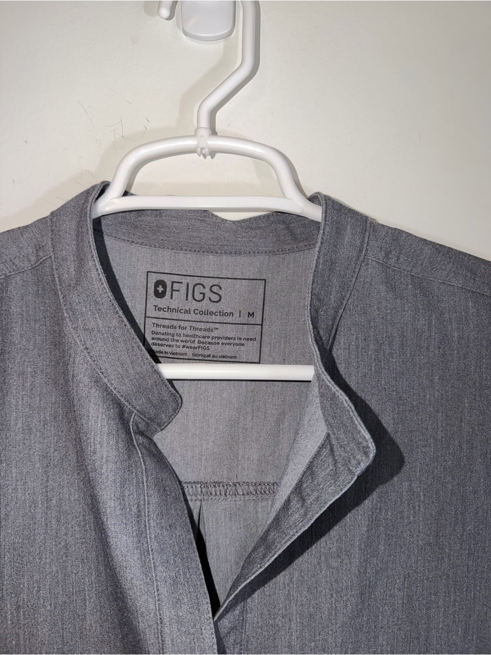 FIGS Rafaela Oversized Scrub Тор - Graphite FIGS medium - Picture 3 of 7